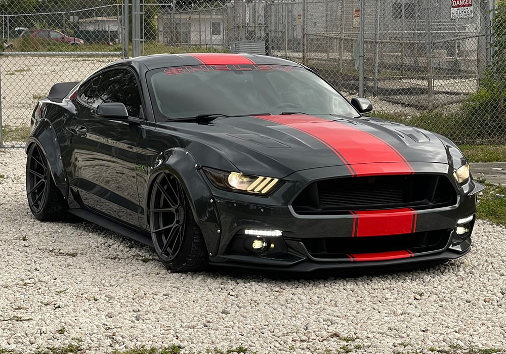 2nd Image of a 2016 FORD MUSTANG GT