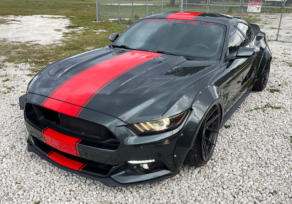 4th Image of a 2016 FORD MUSTANG GT