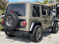 Image 10 of 27 of a 2004 JEEP WRANGLER