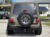 Image 11 of 27 of a 2004 JEEP WRANGLER