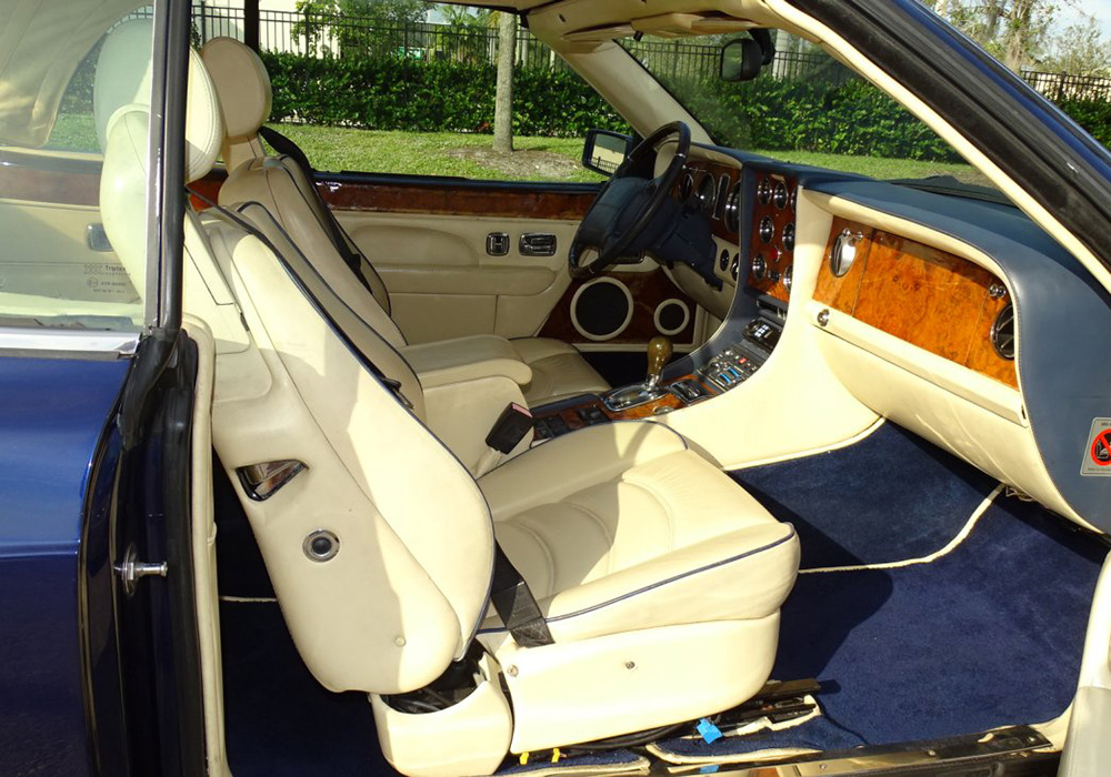 15th Image of a 2000 BENTLEY AZURE