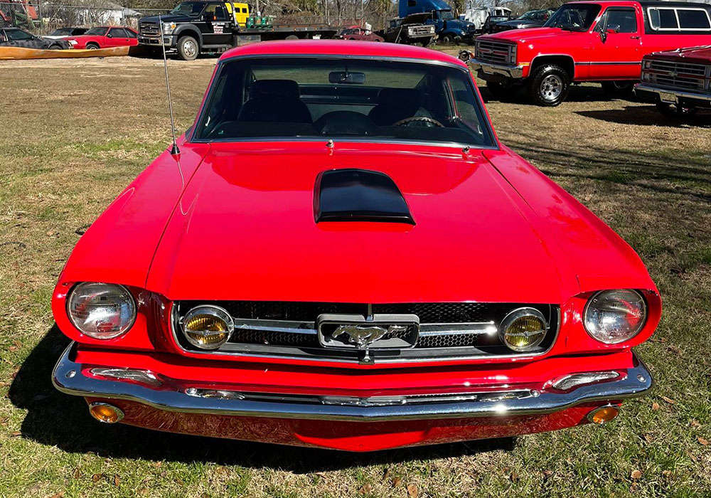 2nd Image of a 1965 FORD MUSTANG