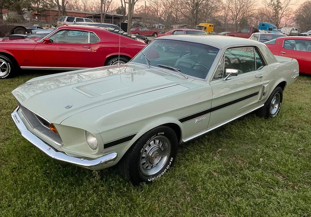 2nd Image of a 1968 FORD MUSTANG