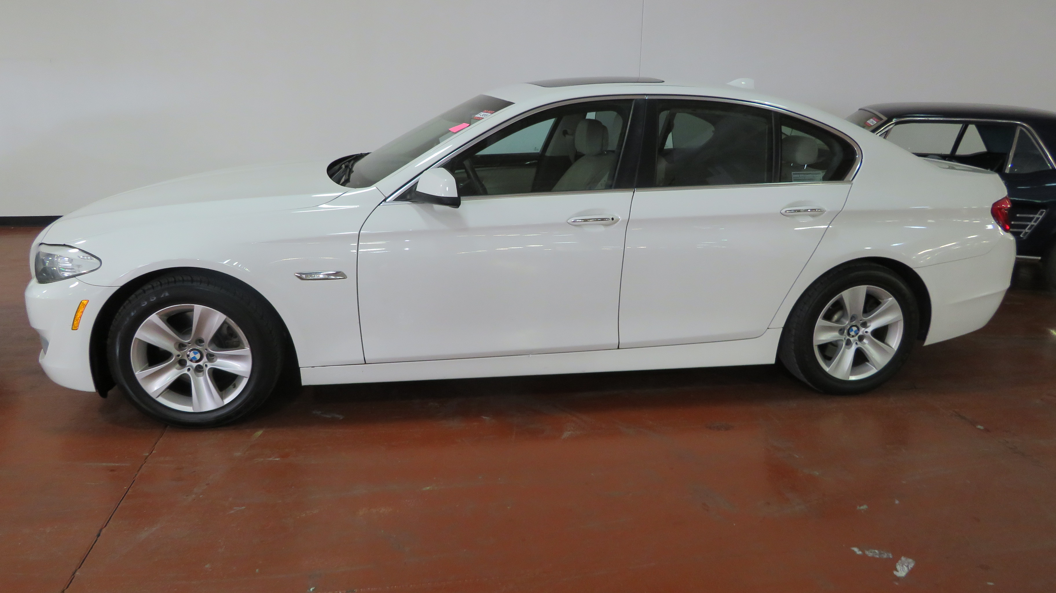 2nd Image of a 2012 BMW 5 SERIES 528I