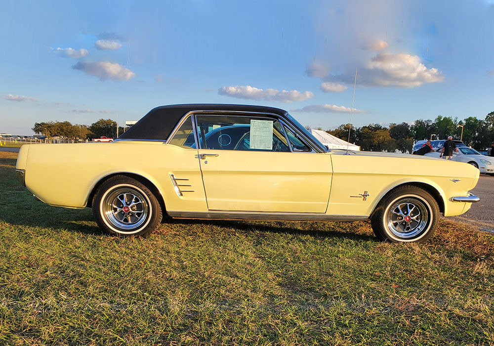 3rd Image of a 1966 FORD MUSTANG