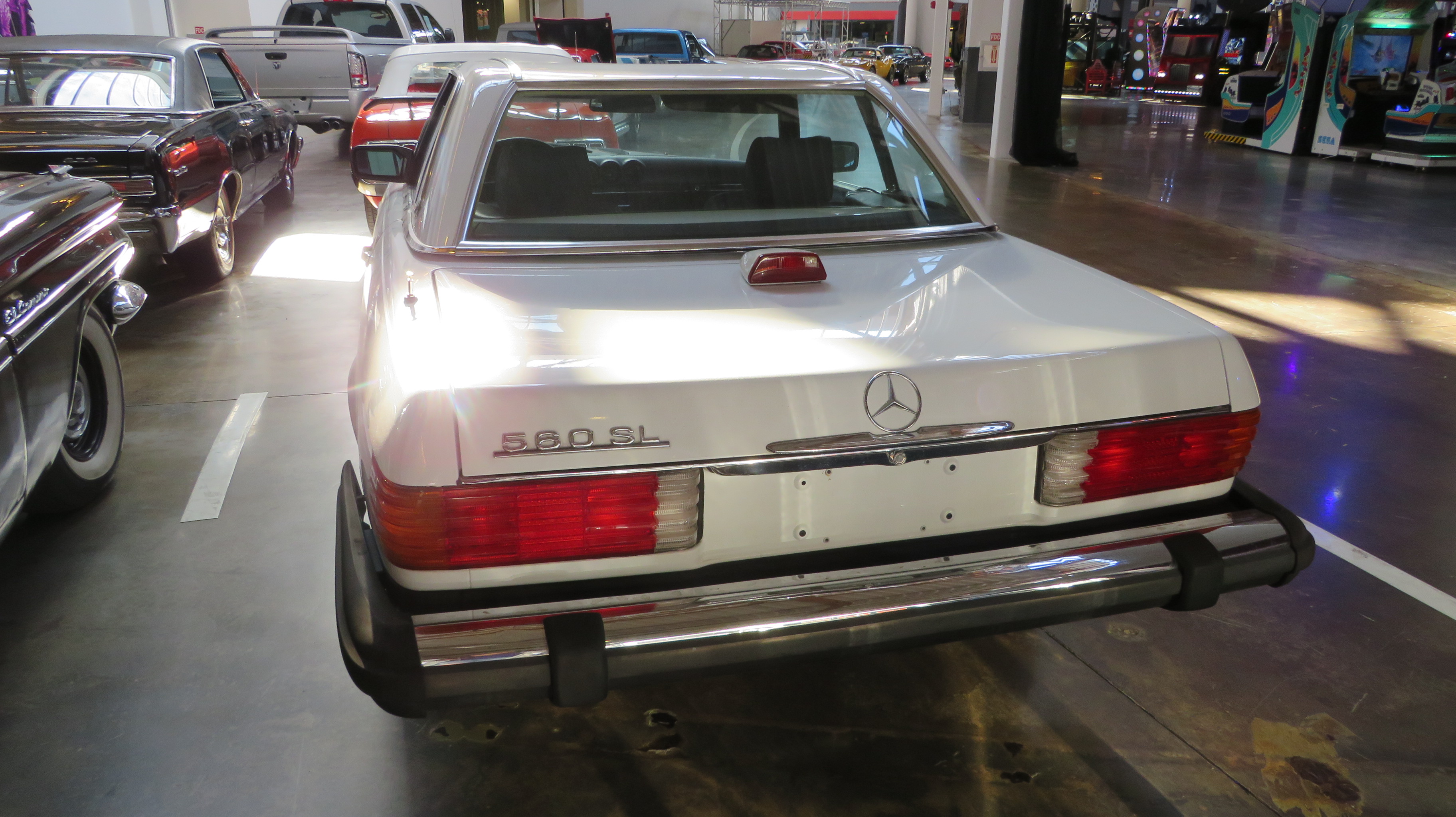 3rd Image of a 1987 MERCEDES-BENZ 560SL