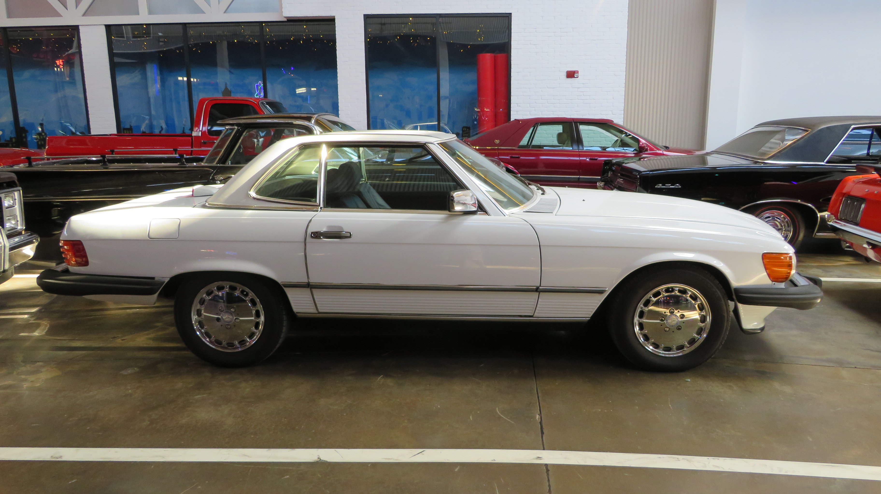 4th Image of a 1987 MERCEDES-BENZ 560SL