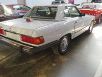 Image 3 of 13 of a 1987 MERCEDES-BENZ 560SL