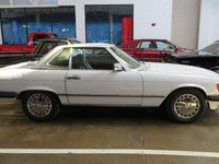 Image 5 of 13 of a 1987 MERCEDES-BENZ 560SL