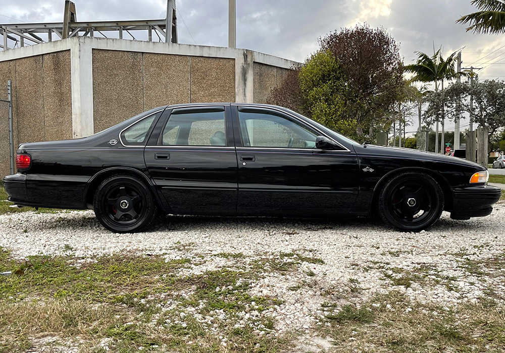 3rd Image of a 1996 CHEVROLET IMPALA / CAPRICE