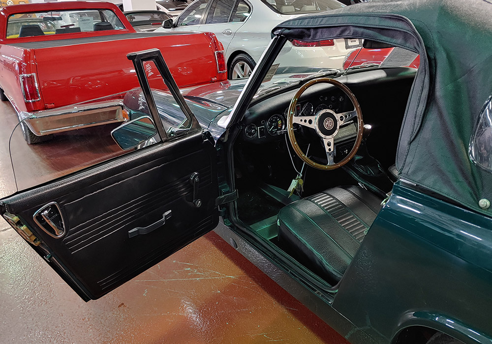 3rd Image of a 1976 MG MIDGET