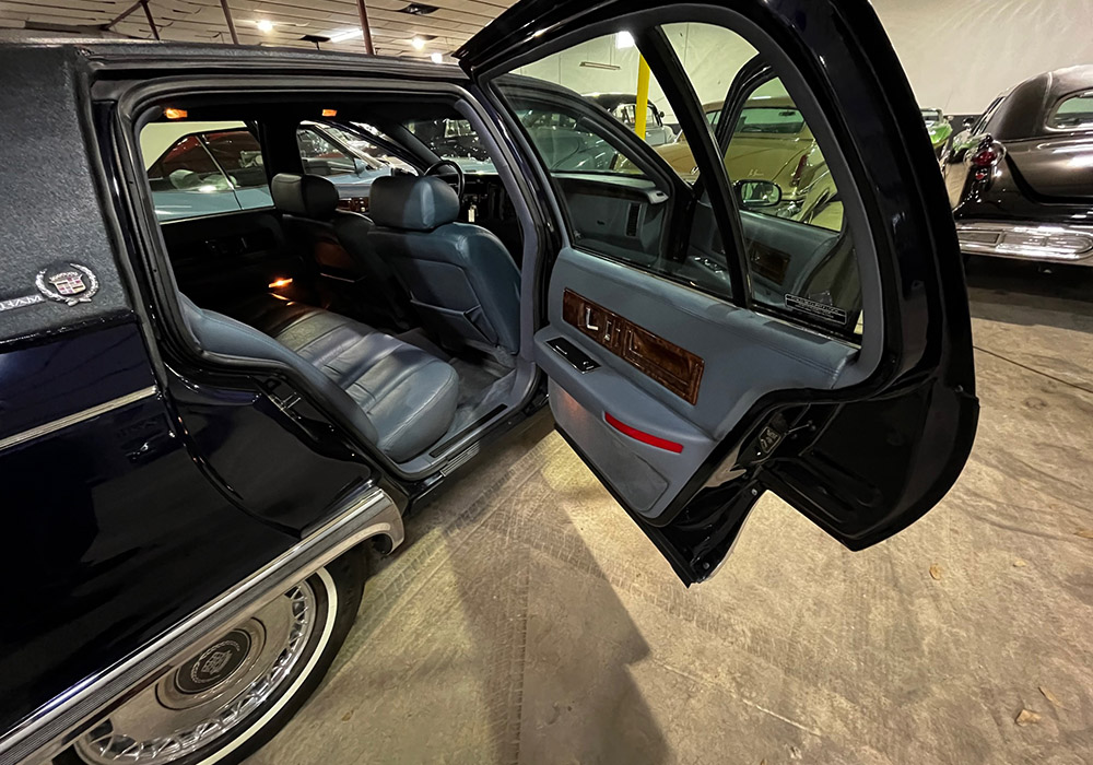 13th Image of a 1994 CADILLAC FLEETWOOD BROUGHAM