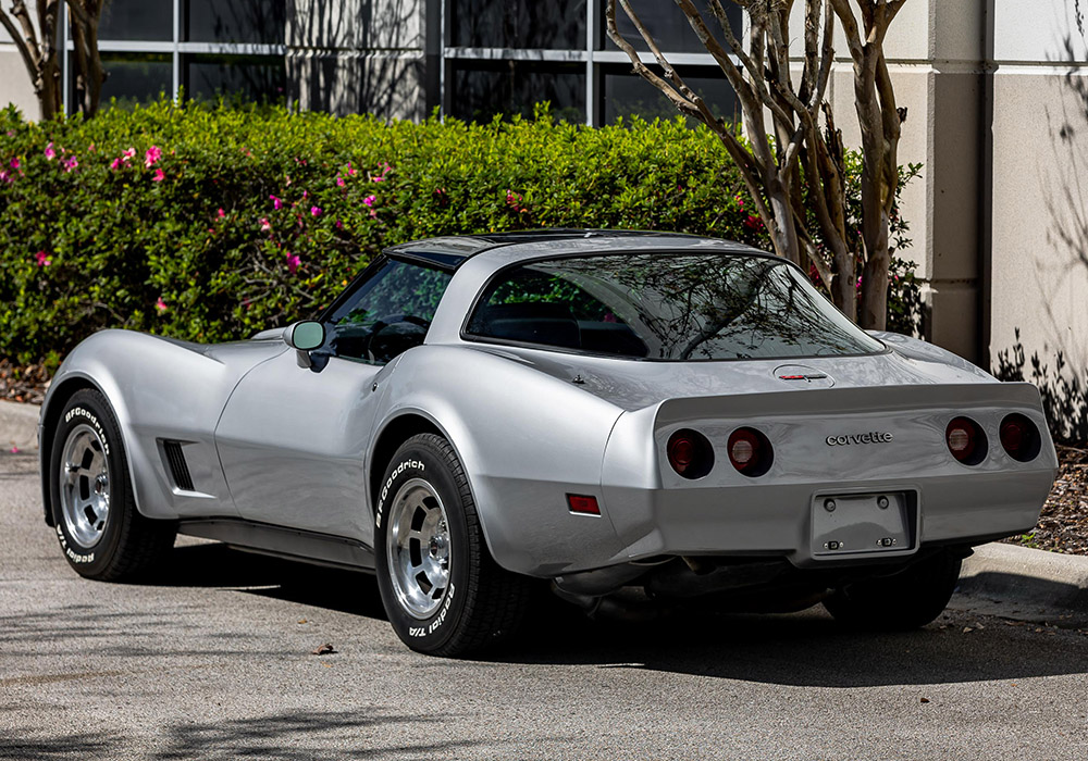 2nd Image of a 1981 CHEVROLET CORVETTE