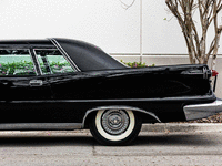 Image 17 of 22 of a 1958 CHRYSLER IMPERIAL
