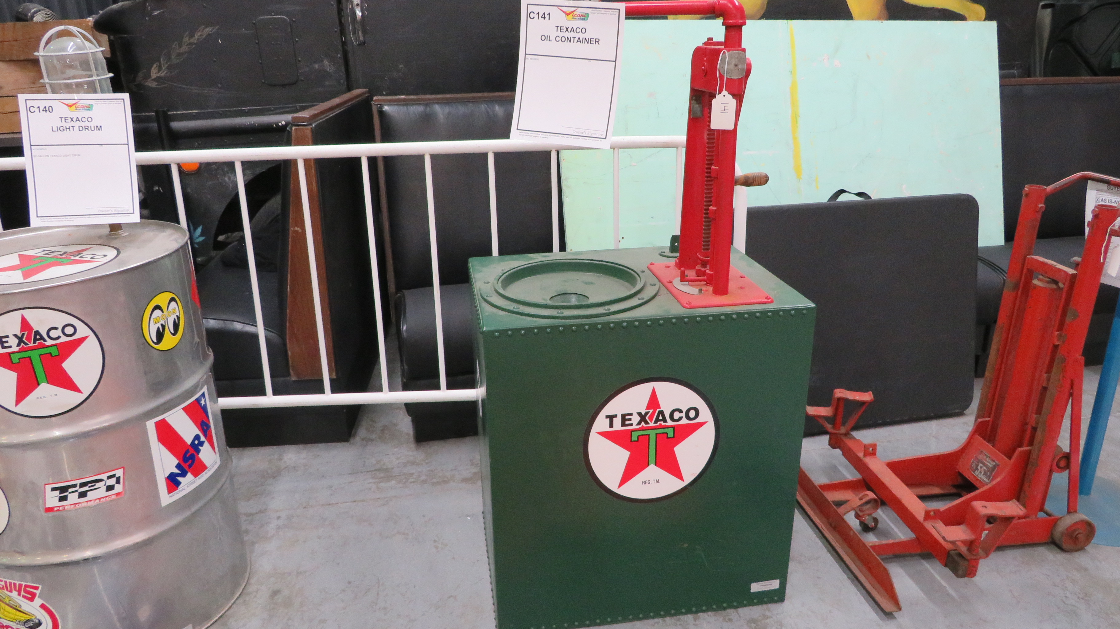 0th Image of a N/A TEXACO OIL CONTAINER