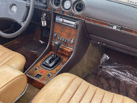 Image 11 of 19 of a 1985 MERCEDES 380SL