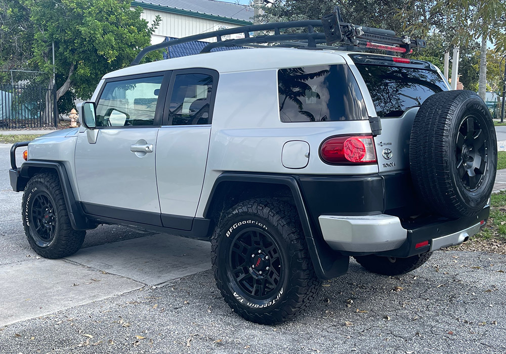 2nd Image of a 2007 TOYOTA FJ CRUISER S