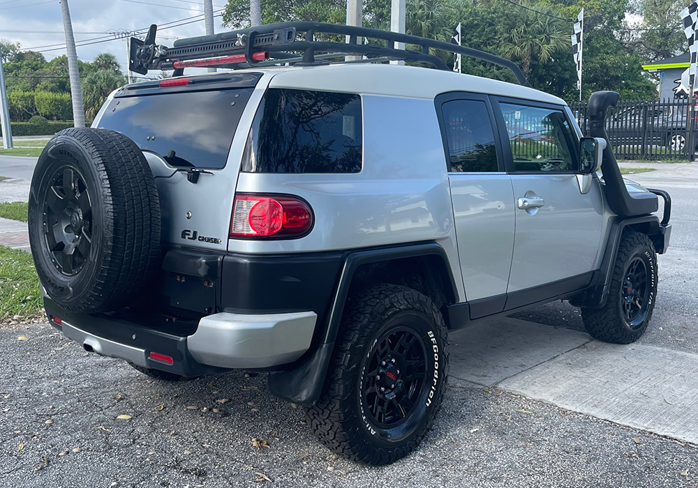 3rd Image of a 2007 TOYOTA FJ CRUISER S