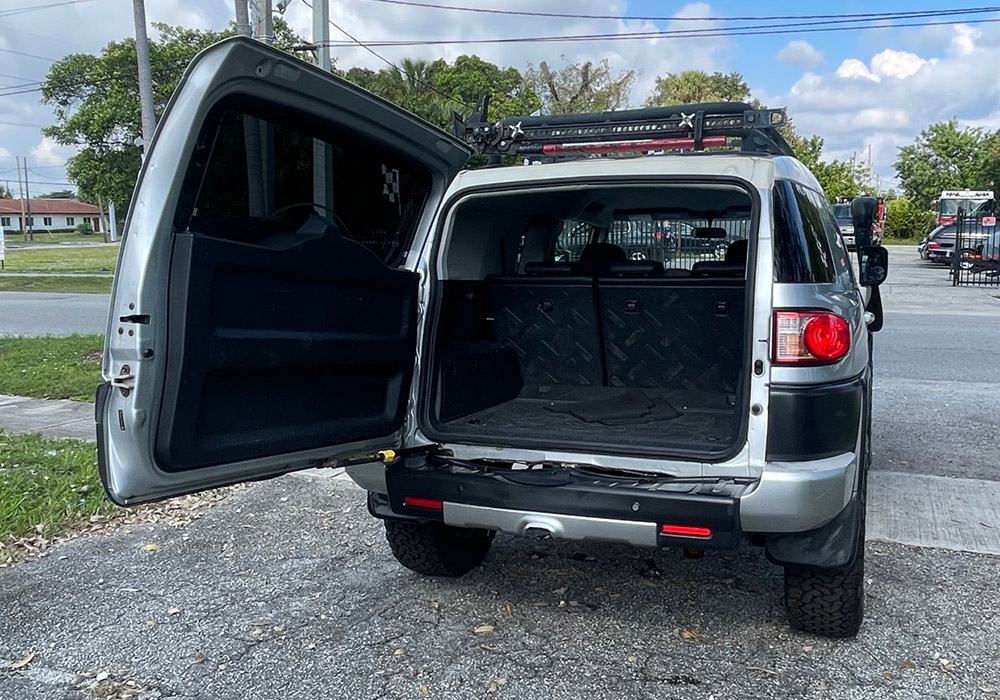 7th Image of a 2007 TOYOTA FJ CRUISER S