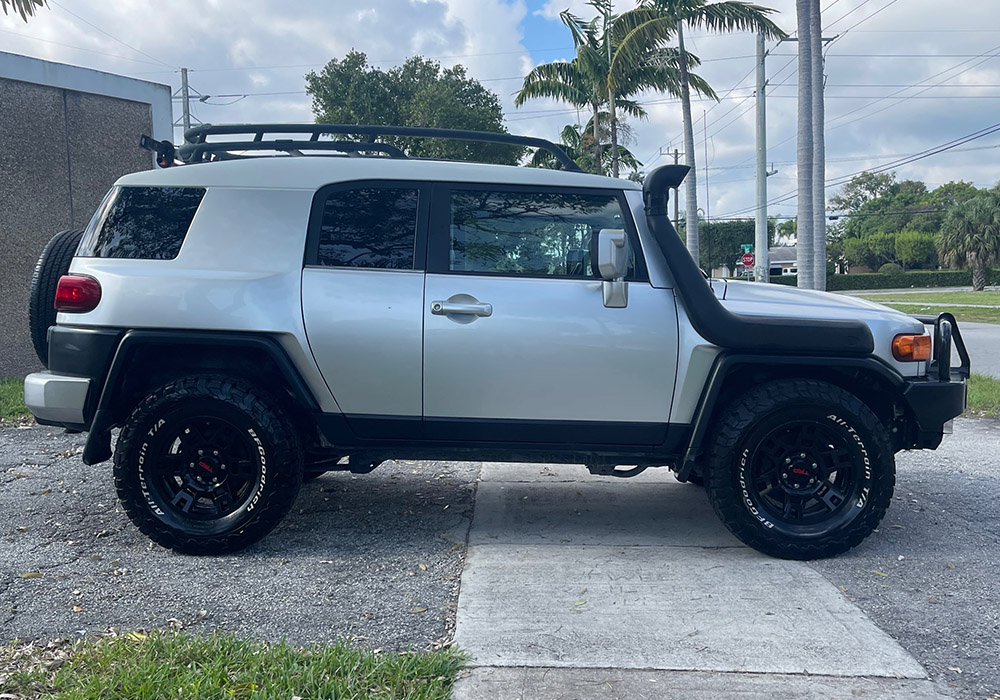 9th Image of a 2007 TOYOTA FJ CRUISER S