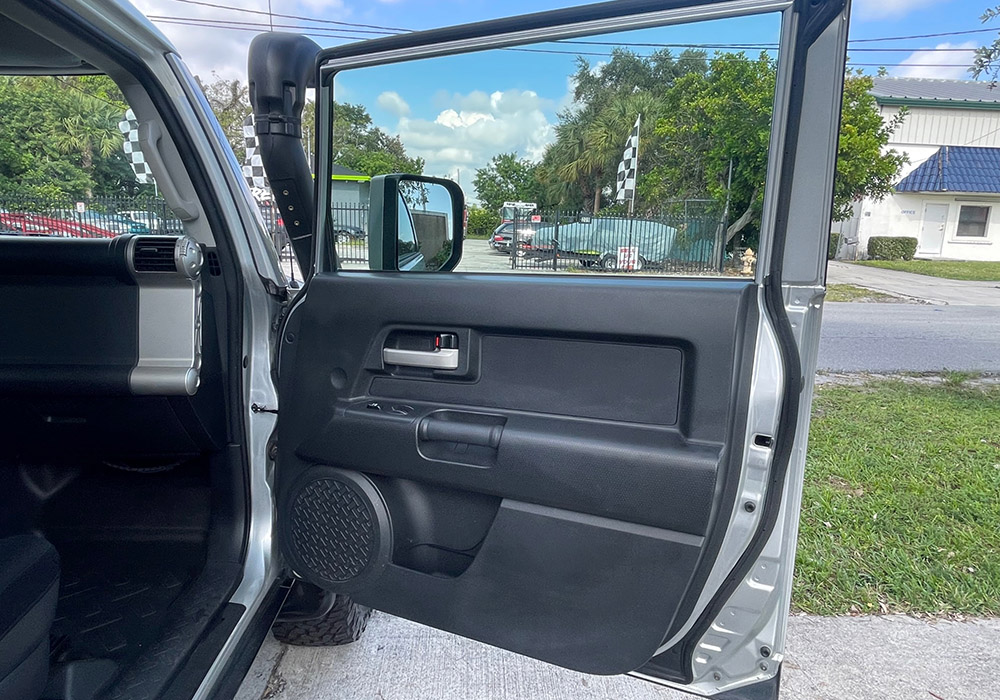 19th Image of a 2007 TOYOTA FJ CRUISER S