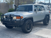 Image 2 of 35 of a 2007 TOYOTA FJ CRUISER S