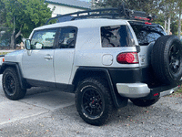 Image 3 of 35 of a 2007 TOYOTA FJ CRUISER S