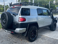 Image 4 of 35 of a 2007 TOYOTA FJ CRUISER S