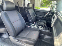 Image 16 of 35 of a 2007 TOYOTA FJ CRUISER S