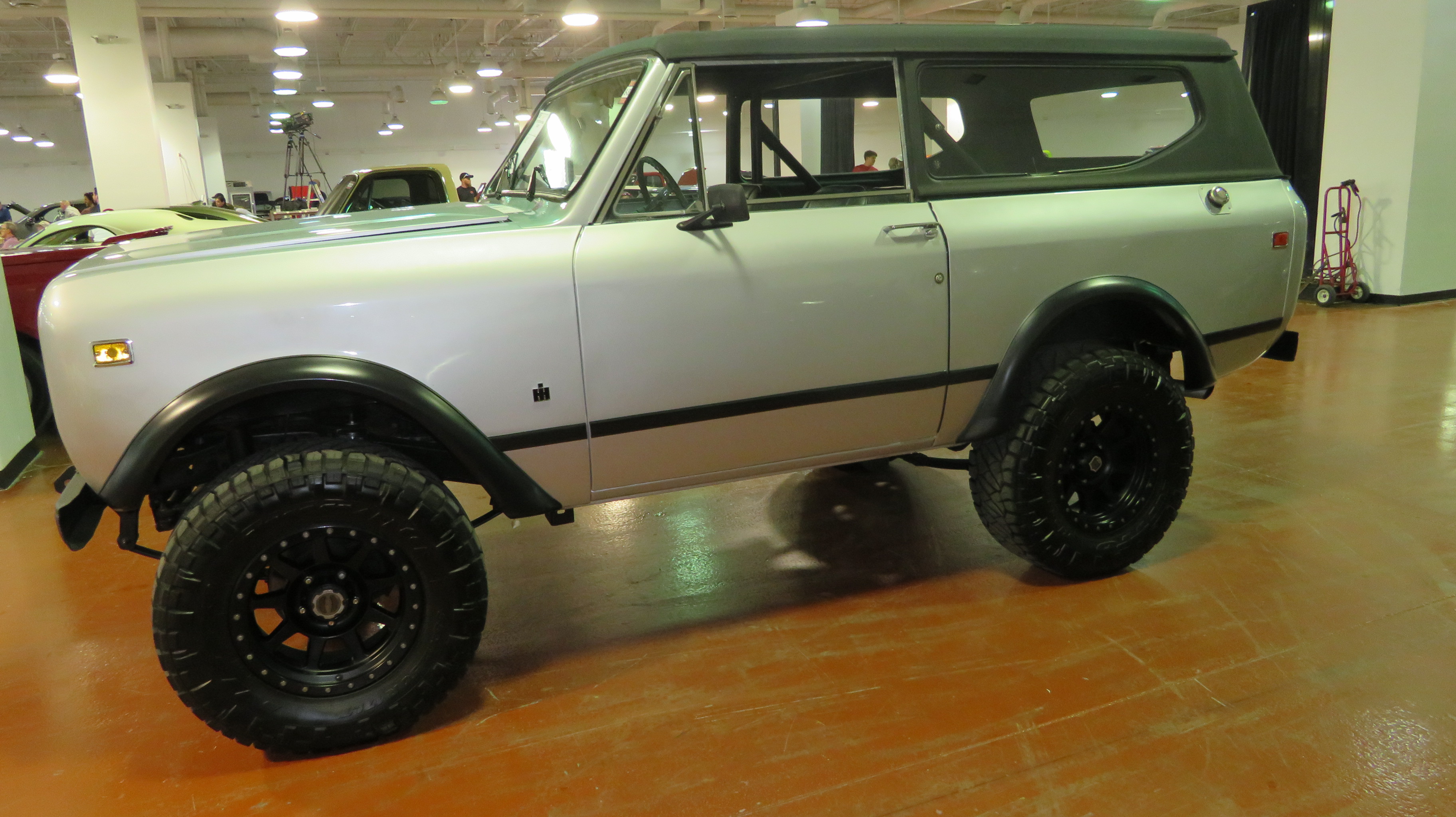 2nd Image of a 1971 INTERNATIONAL SCOUT