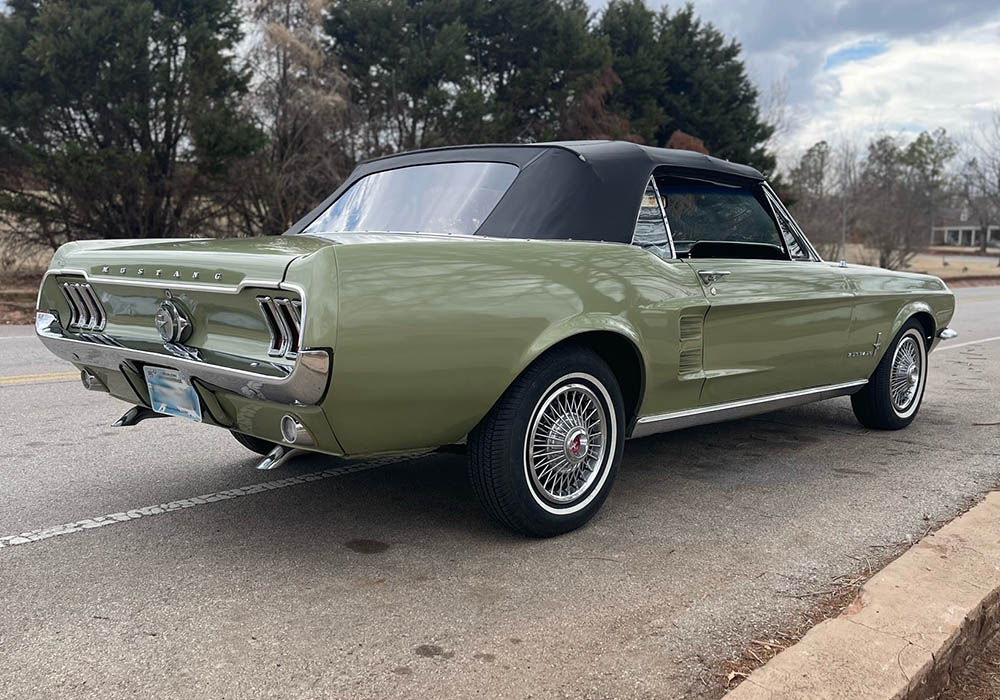 2nd Image of a 1967 FORD MUSTANG