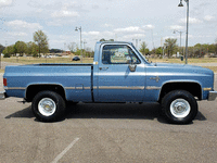 Image 6 of 9 of a 1987 CHEVROLET V10