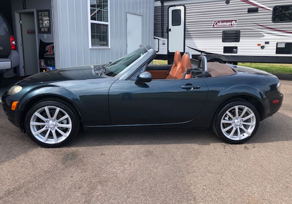 2nd Image of a 2006 MAZDA MX5 MIATA