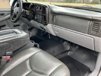 Image 14 of 15 of a 2006 CHEVROLET SILVERADO 1500