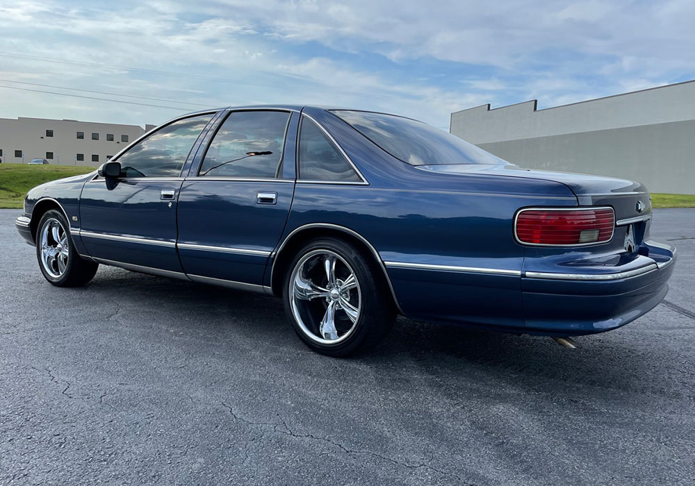 4th Image of a 1994 CHEVROLET CAPRICE CLASSIC