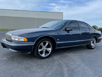 Image 4 of 25 of a 1994 CHEVROLET CAPRICE CLASSIC