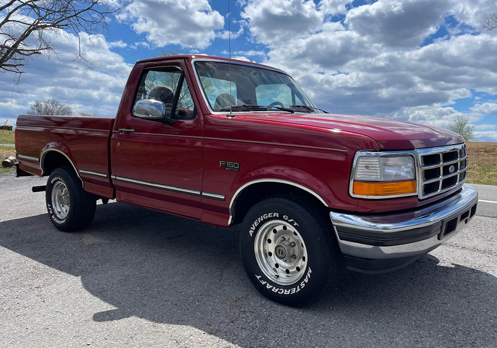 2nd Image of a 1996 FORD F-150 XLT