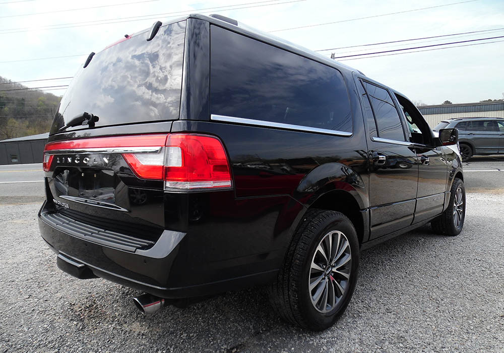 3rd Image of a 2017 LINCOLN NAVIGATOR L SELECT