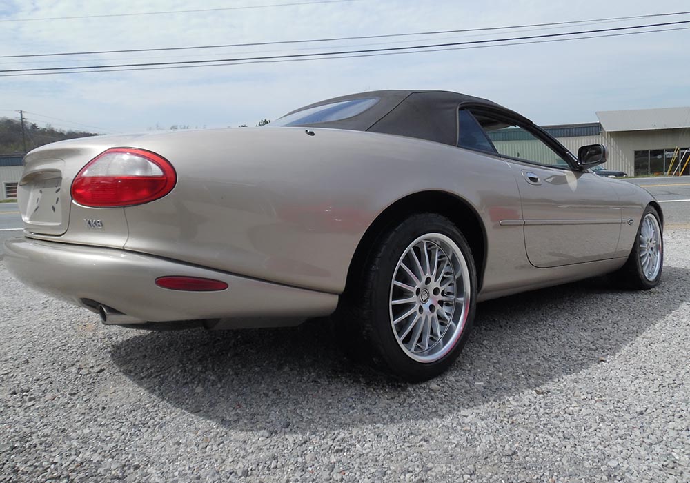 3rd Image of a 2000 JAGUAR XK8 XK