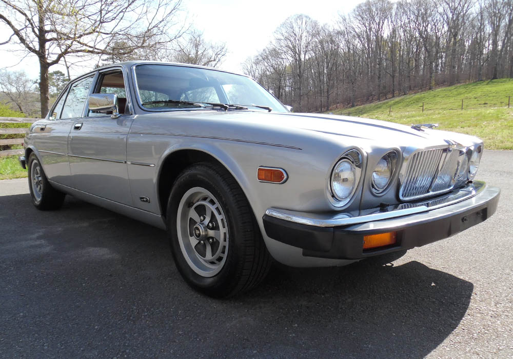 3rd Image of a 1987 JAGUAR XJ6 XJ