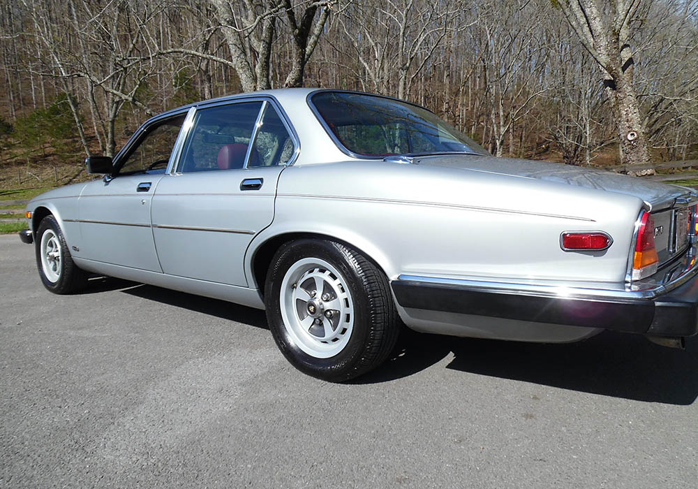 4th Image of a 1987 JAGUAR XJ6 XJ