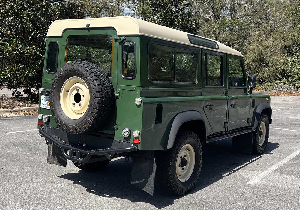 2nd Image of a 1994 LAND ROVER DEFENDER 110
