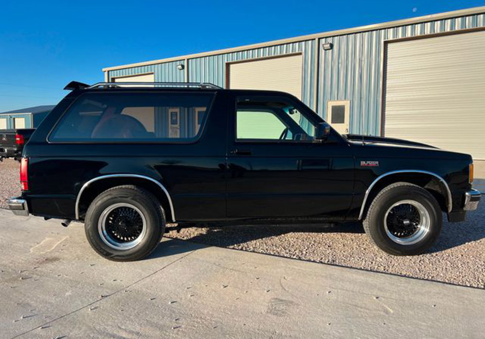 2nd Image of a 1988 CHEVROLET S10 BLAZER