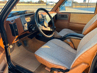 Image 4 of 8 of a 1988 CHEVROLET S10 BLAZER