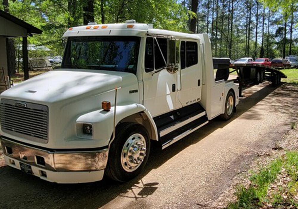 1st Image of a 2003 FREIGHTLINER FL60