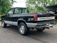 Image 3 of 12 of a 1990 CHEVROLET K1500
