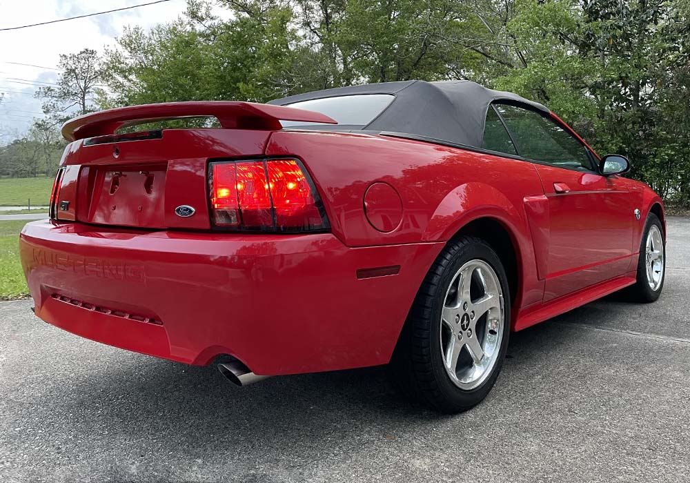 2nd Image of a 2004 FORD MUSTANG GT DELUXE