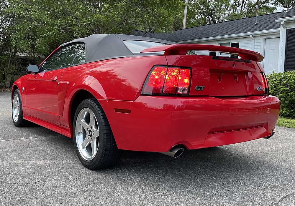 3rd Image of a 2004 FORD MUSTANG GT DELUXE