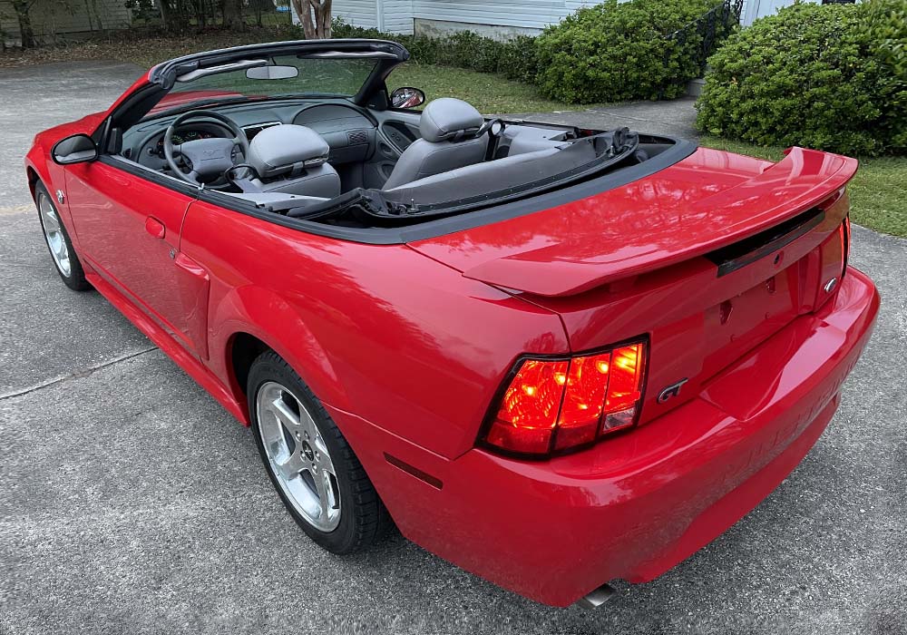 4th Image of a 2004 FORD MUSTANG GT DELUXE