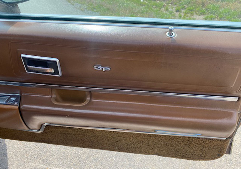 3rd Image of a 1971 PONTIAC GRAND PRIX